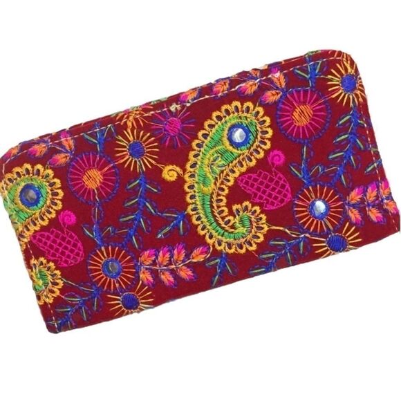 Embroidered zip clutch   - Picture 5 of 7